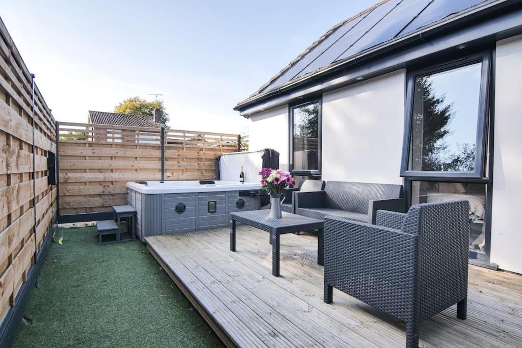 Hoxne Cottages - Sunflower Cottage With Private Hot Tub York Kültér fotó